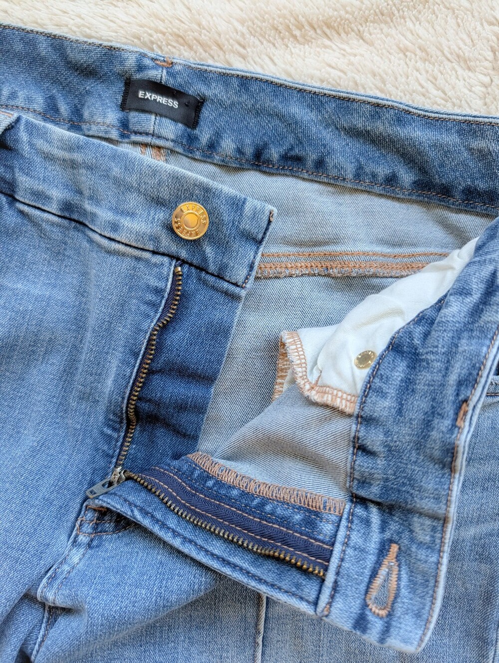 Express 70s Mid Rise Flare Leg Jeans - Picture 4 of 5